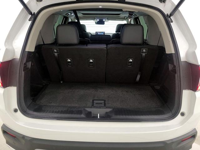 Photo of 2023 White Honda Pilot