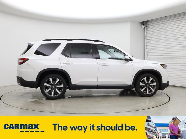 Photo of 2023 White Honda Pilot