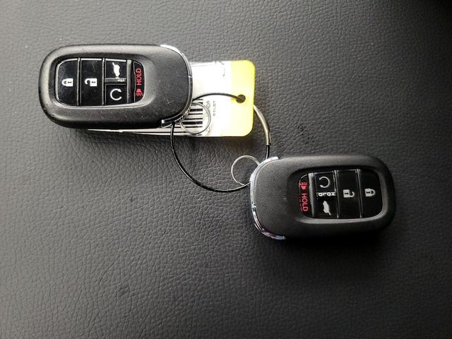 Photo of 2023 White Honda Pilot