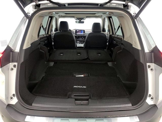 Photo of 2023 Silver Nissan Rogue