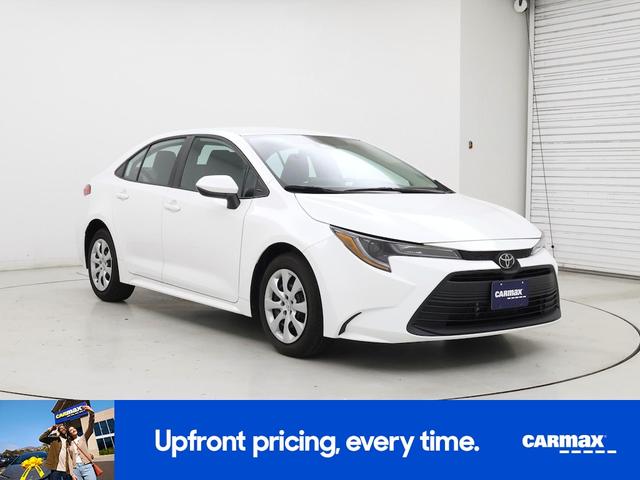 Photo of 2023 White Toyota Corolla