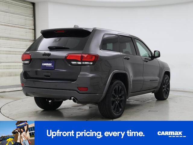 Photo of 2018 Gray Jeep Grand Cherokee