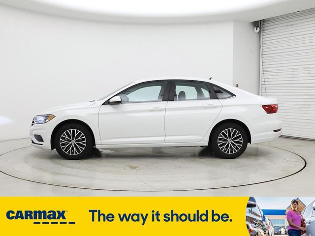 Photo of 2021 White Volkswagen Jetta