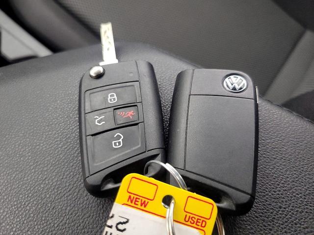 Photo of 2021 White Volkswagen Jetta