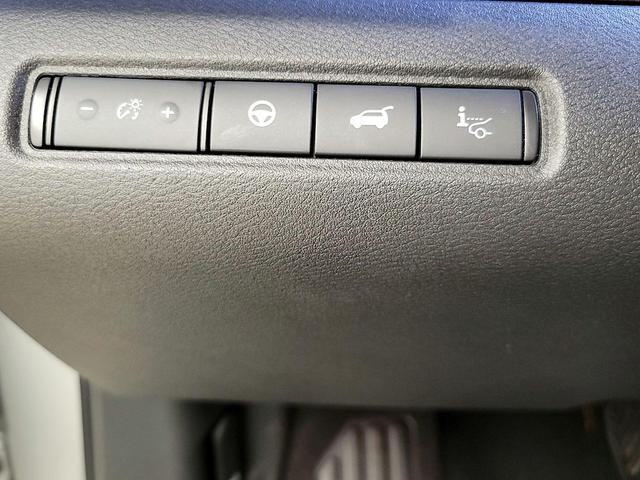 Photo of 2024 Silver Nissan Pathfinder