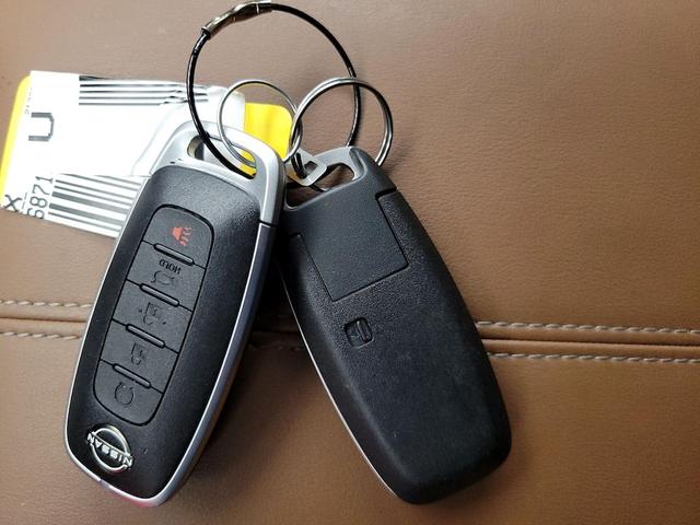 Photo of 2024 Silver Nissan Pathfinder