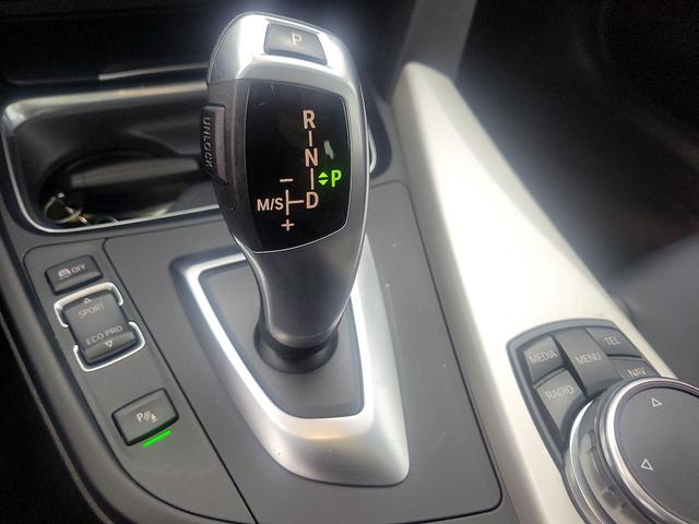 Photo of 2015 Black BMW 320