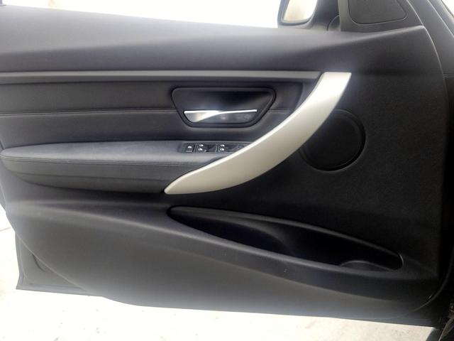 Photo of 2015 Black BMW 320