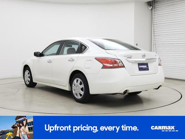Photo of 2015 White Nissan Altima