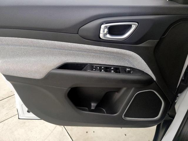 Photo of 2023 White Jeep Compass