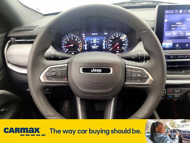 Photo of 2023 White Jeep Compass