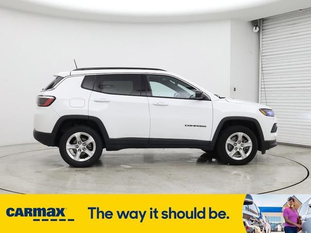 Photo of 2023 White Jeep Compass