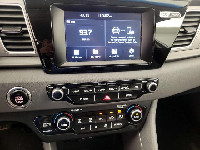 Photo of 2017 Silver Kia Niro