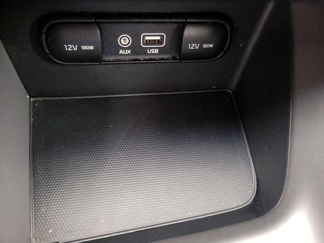 Photo of 2017 Silver Kia Niro