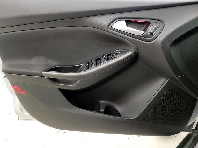 Photo of 2015 Silver Ford Focus