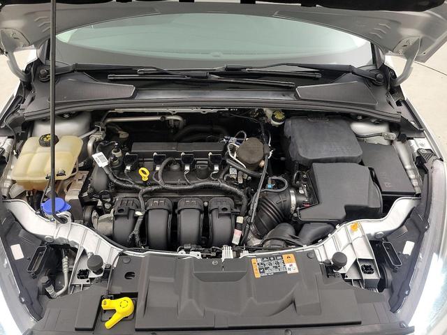 Photo of 2015 Silver Ford Focus