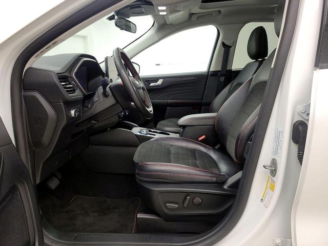 Photo of 2022 White Ford Escape