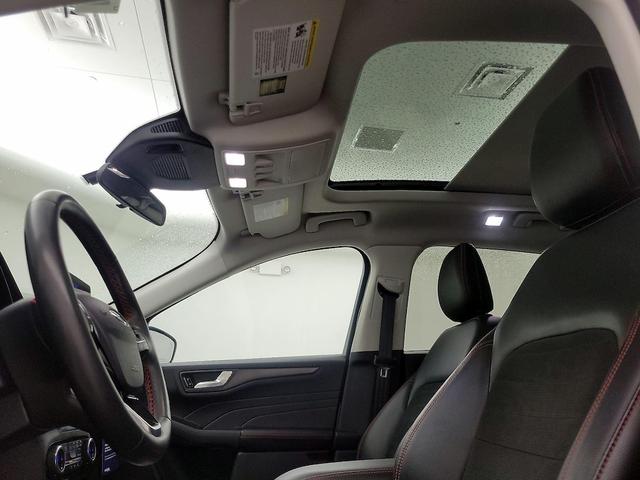 Photo of 2022 White Ford Escape