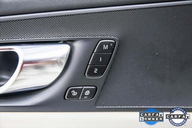 Photo of 2022 White Volvo XC60
