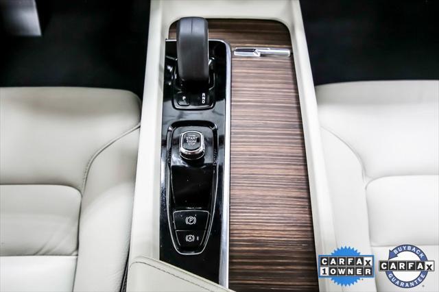 Photo of 2022 White Volvo XC60