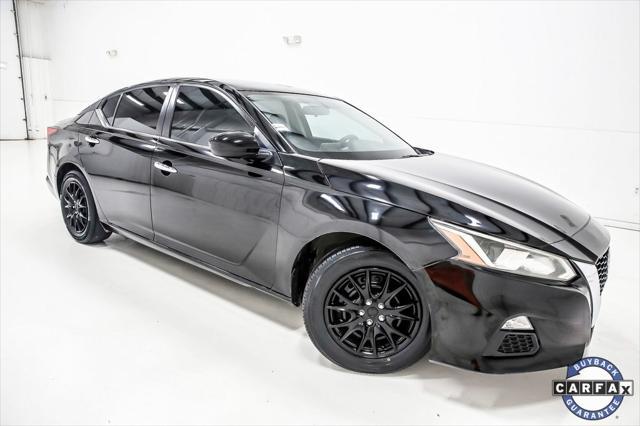 Photo of 2020 Super Black Nissan Altima
