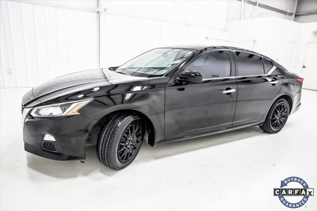 Photo of 2020 Super Black Nissan Altima