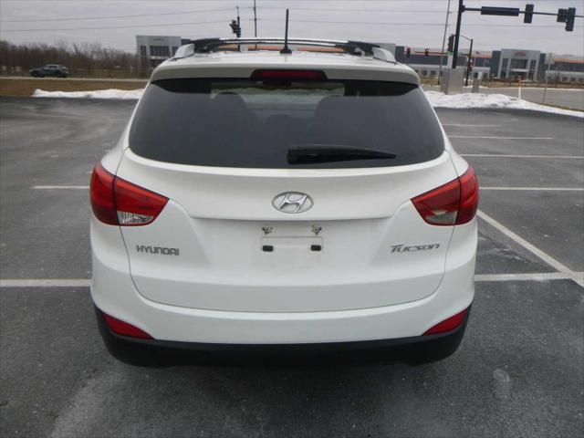 Photo of 2012 Cotton White Hyundai TUCSON