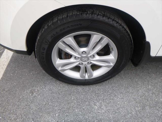 Photo of 2012 Cotton White Hyundai TUCSON