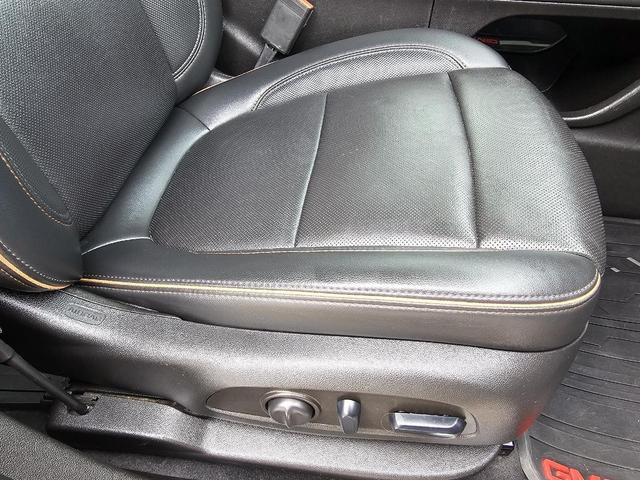 Photo of 2023 Light Stone Metallic GMC Acadia