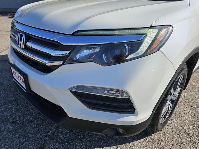 Photo of 2018 White Diamond Pearl Honda Pilot
