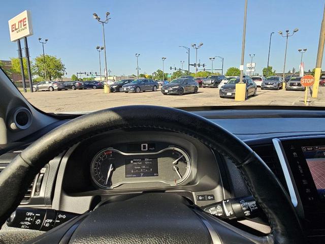 Photo of 2018 White Diamond Pearl Honda Pilot