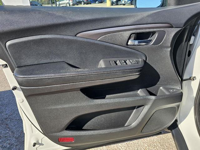 Photo of 2018 White Diamond Pearl Honda Pilot
