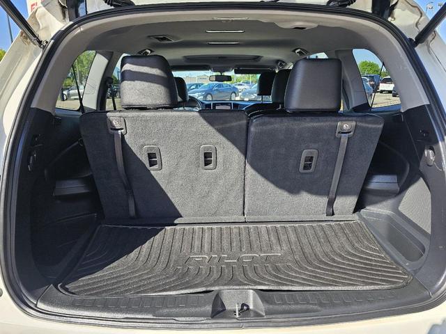 Photo of 2018 White Diamond Pearl Honda Pilot