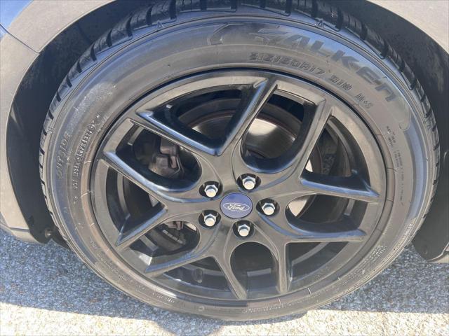 Photo of 2016 Magnetic Ford Focus