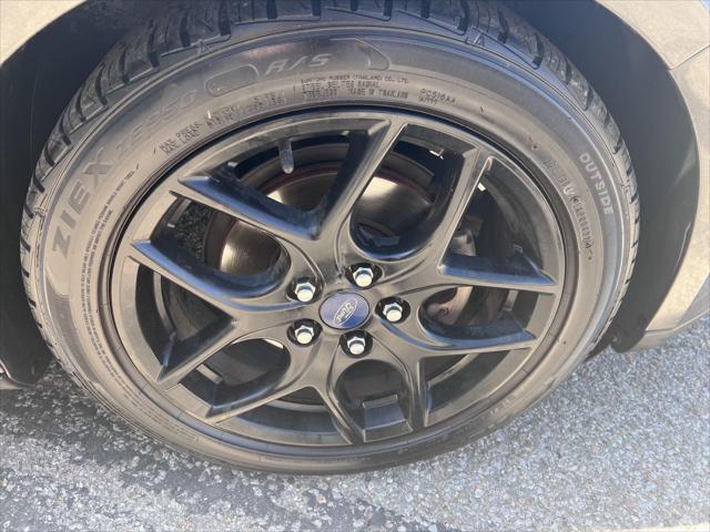 Photo of 2016 Magnetic Ford Focus