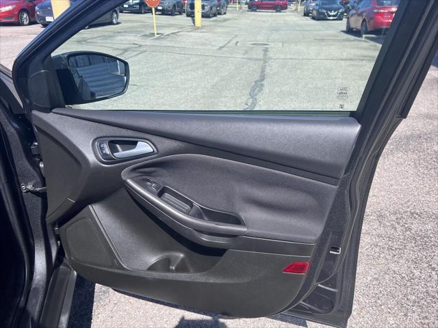 Photo of 2016 Magnetic Ford Focus