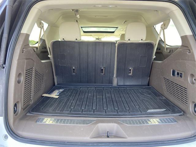 Photo of 2023 White Frost Tricoat GMC Yukon XL