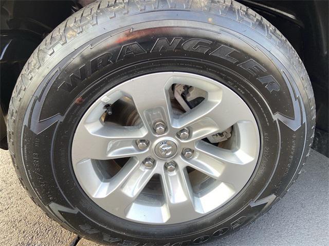 Photo of 2024 Billet Silver Metallic Clearcoat RAM 1500