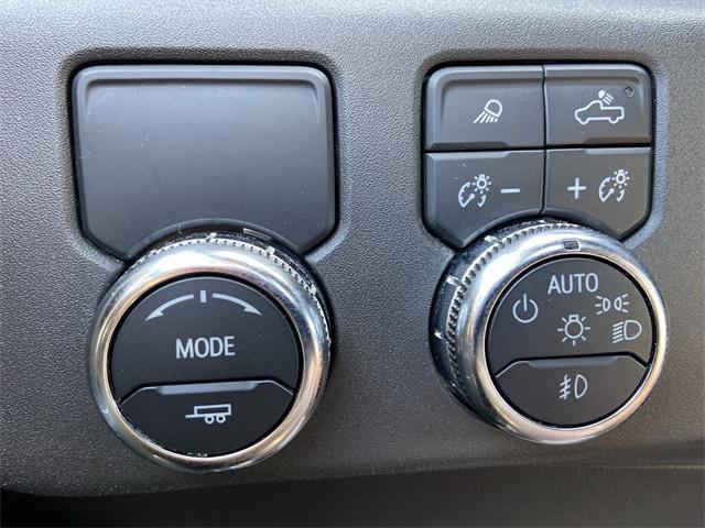 Photo of 2024 Summit White GMC Sierra 1500