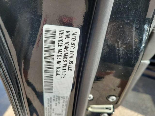 Photo of 2023 Diamond Black Jeep Cherokee