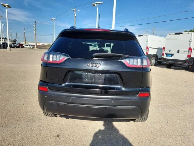 Photo of 2023 Diamond Black Jeep Cherokee