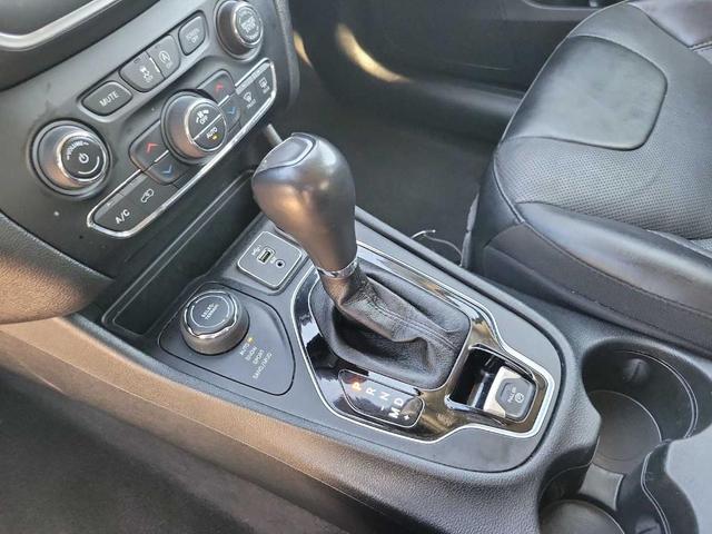 Photo of 2023 Diamond Black Jeep Cherokee