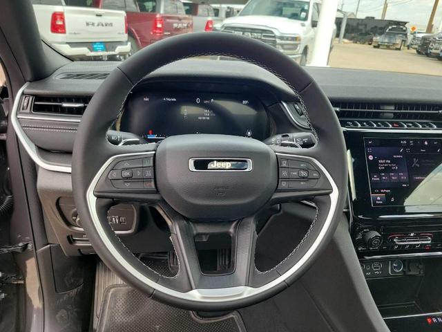 Photo of 2025 Metallic Jeep Grand Cherokee L