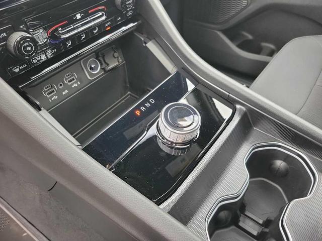 Photo of 2025 Metallic Jeep Grand Cherokee L