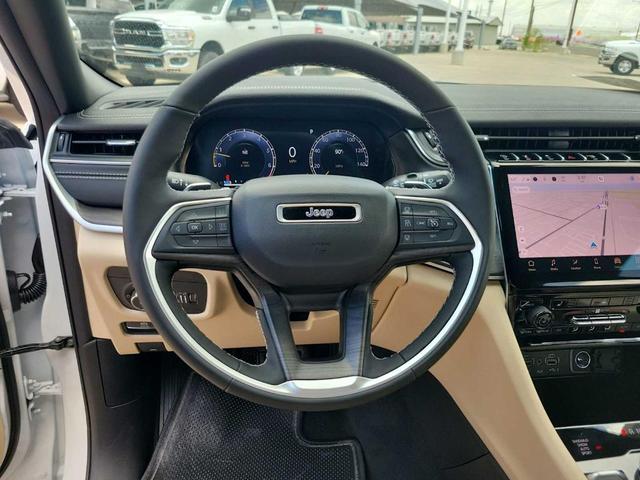 Photo of 2025 Bright White Clearcoat Jeep Grand Cherokee L