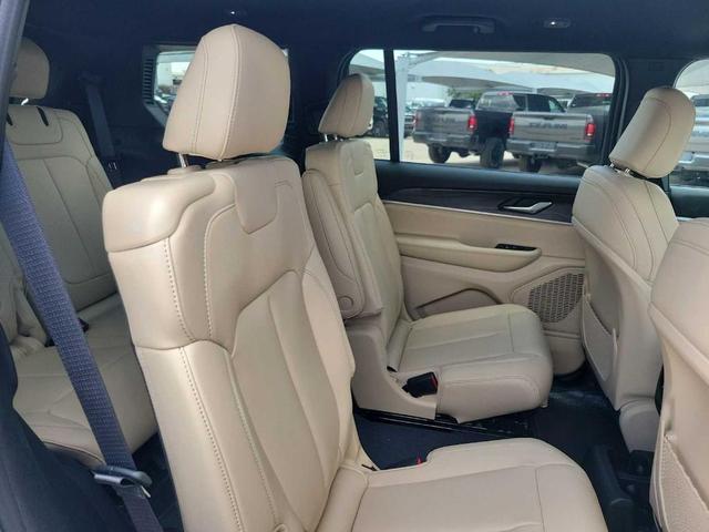 Photo of 2025 Bright White Clearcoat Jeep Grand Cherokee L