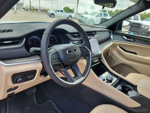 Photo of 2025 Bright White Clearcoat Jeep Grand Cherokee L
