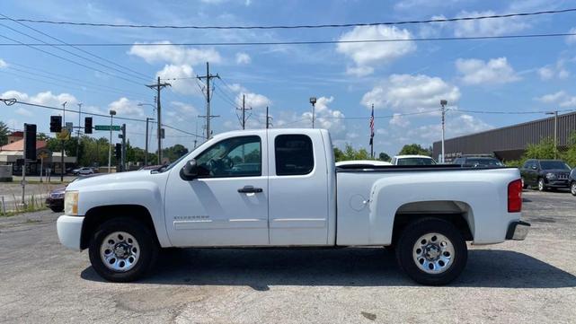 Photo of 2011 Summit White Chevrolet Silverado 1500