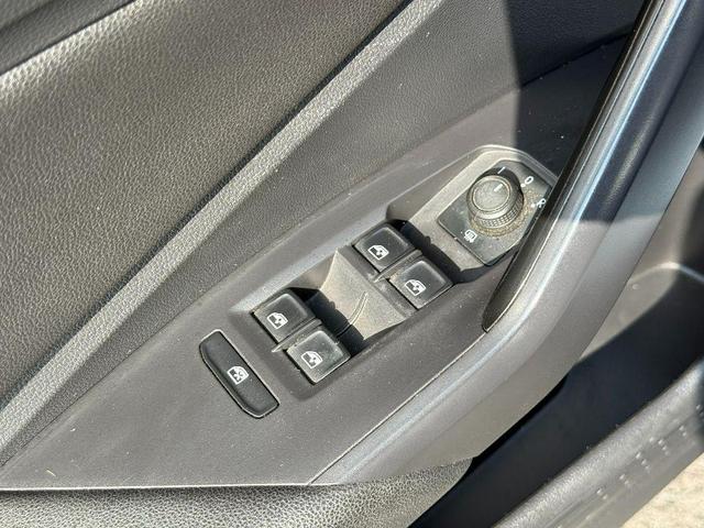 Photo of 2019 Pure White Volkswagen Jetta