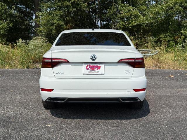 Photo of 2019 Pure White Volkswagen Jetta